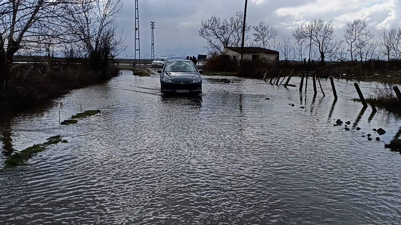 Samsun'da Düden Kanalı taştı, tarım arazileri ve evler su altında kaldı 3