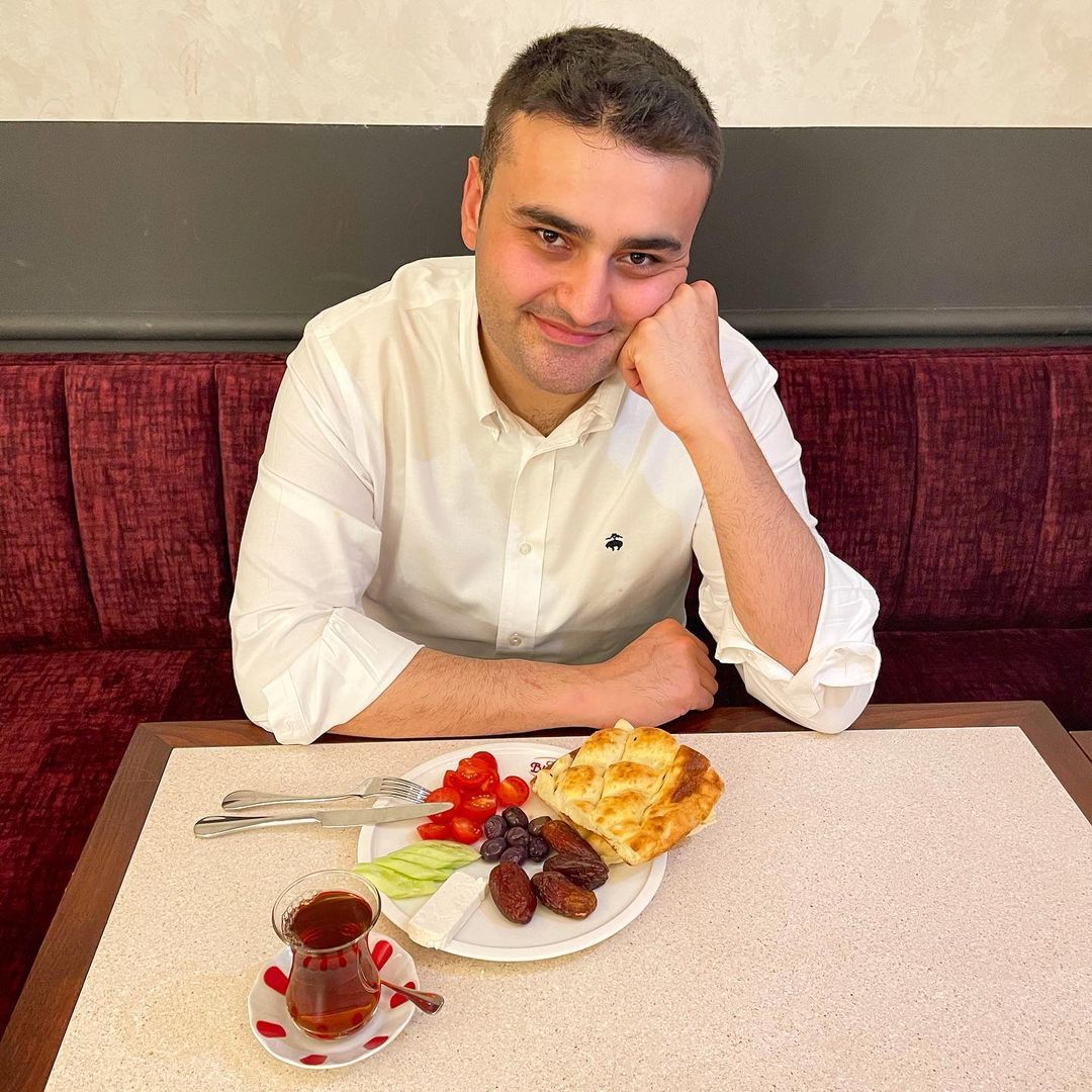 Ünlü şef ve sosyal medya fenomeni CZN Burak mum gibi eridi! Fazla kilolarından kurtuldu 3