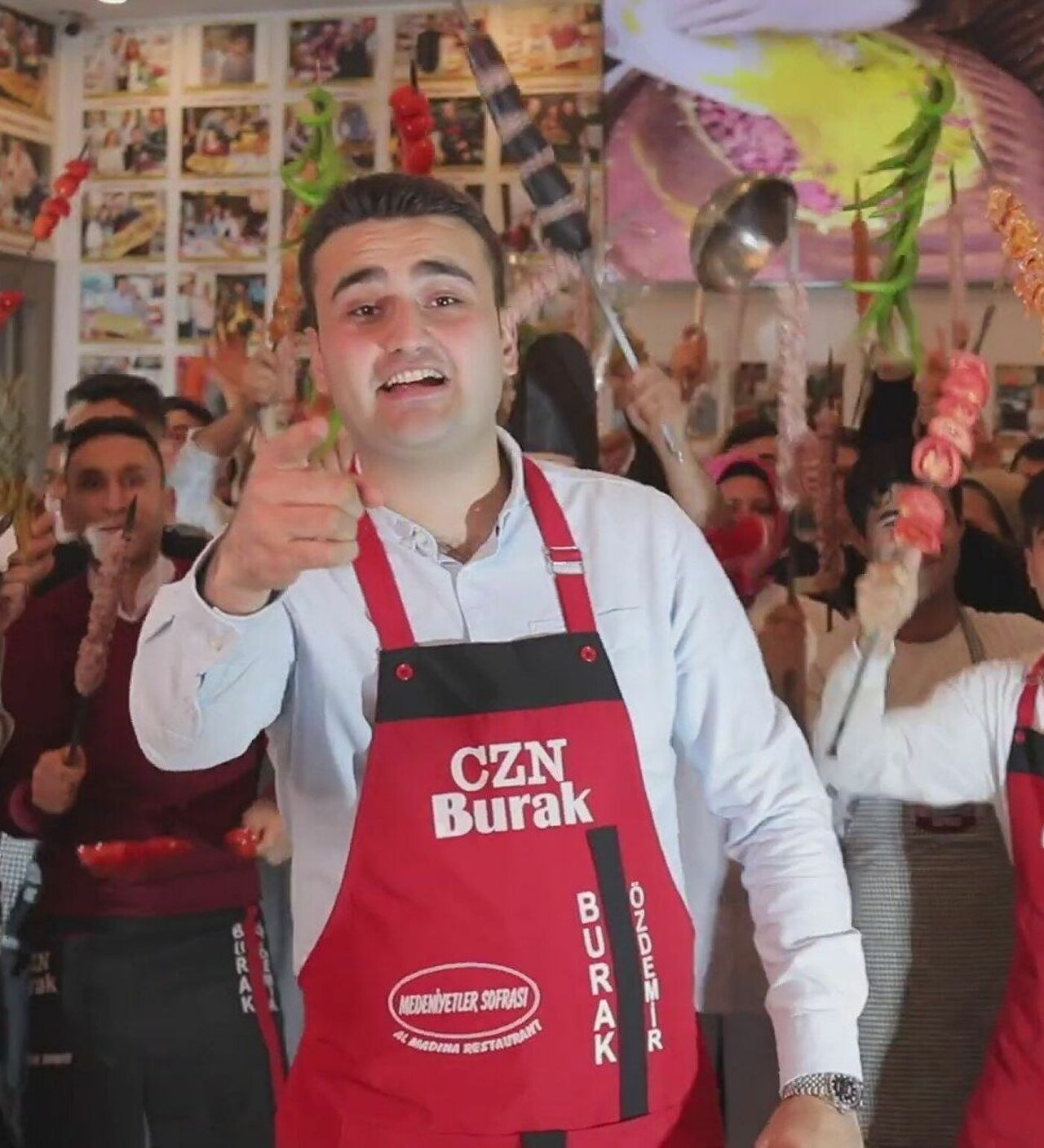 Ünlü şef ve sosyal medya fenomeni CZN Burak mum gibi eridi! Fazla kilolarından kurtuldu 7