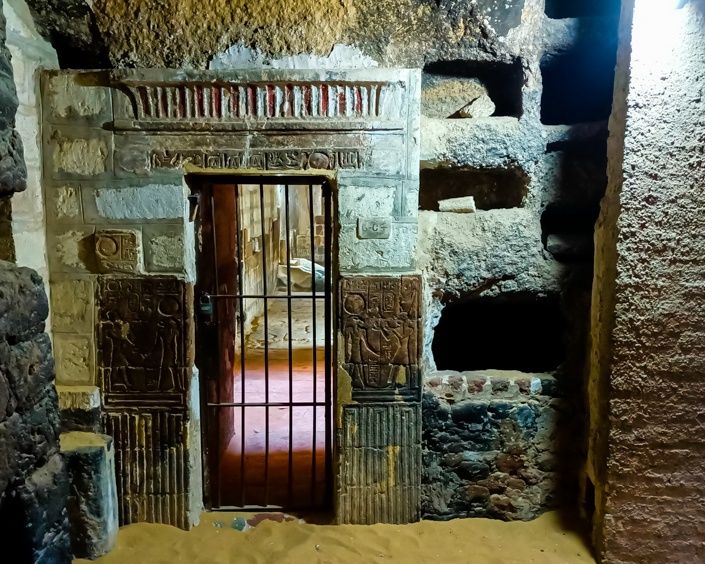 Mısır'da etrafı dağlarla çevrili "yeraltı hayvan mezarlığı" gizemini koruyor 5