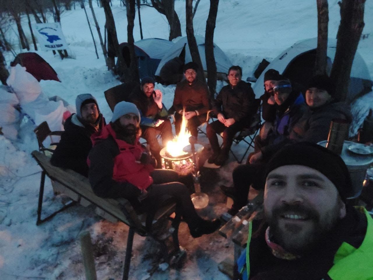 Eksi 10 derecede kamp keyfi! Soğuk havayı eğlenceye çevirdiler 6