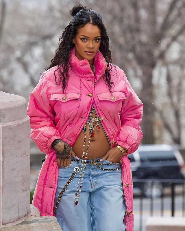 Rihanna'nın ASAP Rocky'den bebek beklediği ortaya çıktı! İşte hamilelik pozları 1