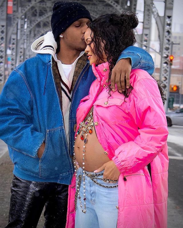 Rihanna'nın ASAP Rocky'den bebek beklediği ortaya çıktı! İşte hamilelik pozları 4