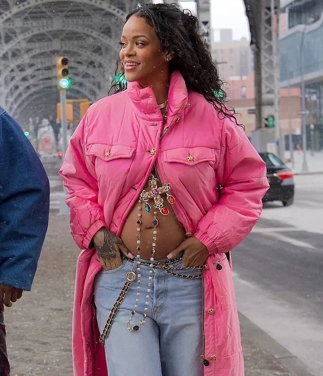Rihanna'nın ASAP Rocky'den bebek beklediği ortaya çıktı! İşte hamilelik pozları 3