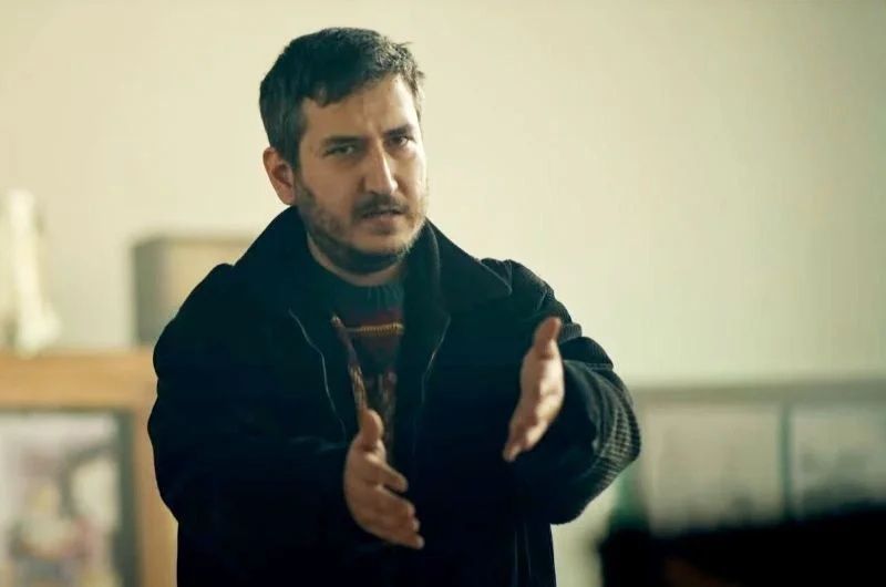 Feyyaz Yiğit'in Eşini Görenler 'Çirkin Şansı Bu Olsa Gerek" Yorumları Yapıyor! 1
