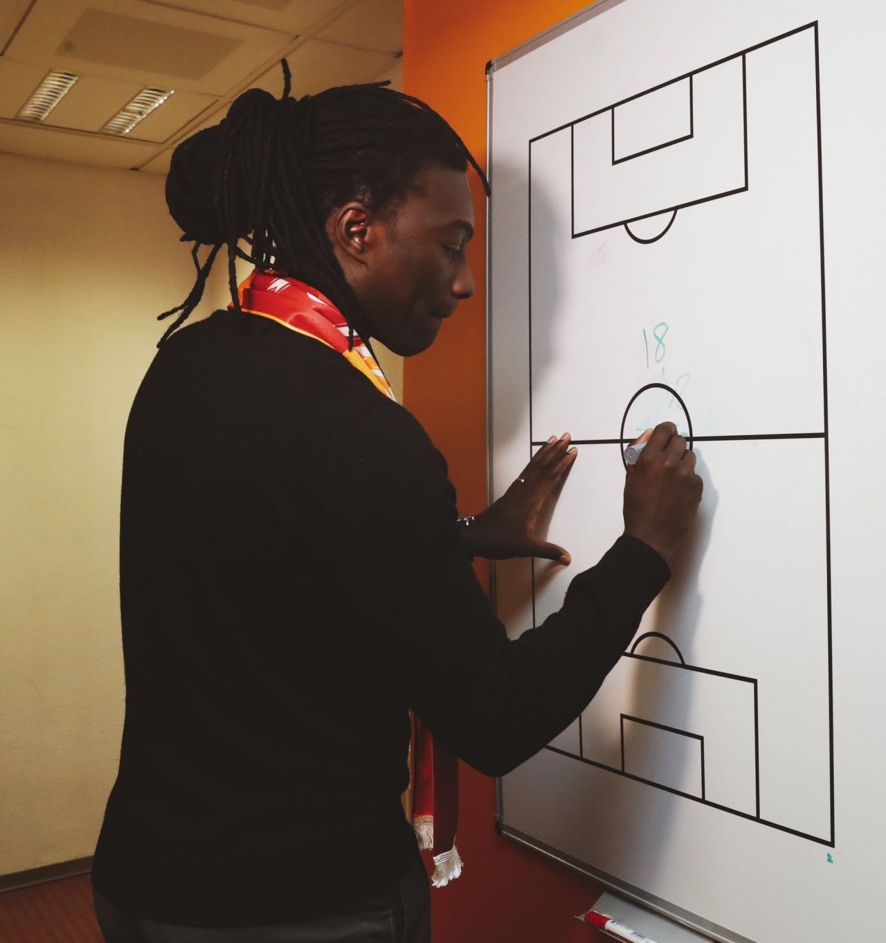 Bafetimbi Gomis imzayı attı 2