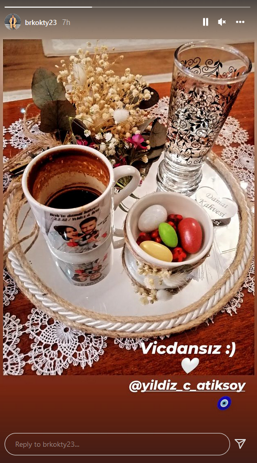 Oyuncu çift Yıldız Çağrı Atiksoy ve Berk Oktay nişanlandı 2