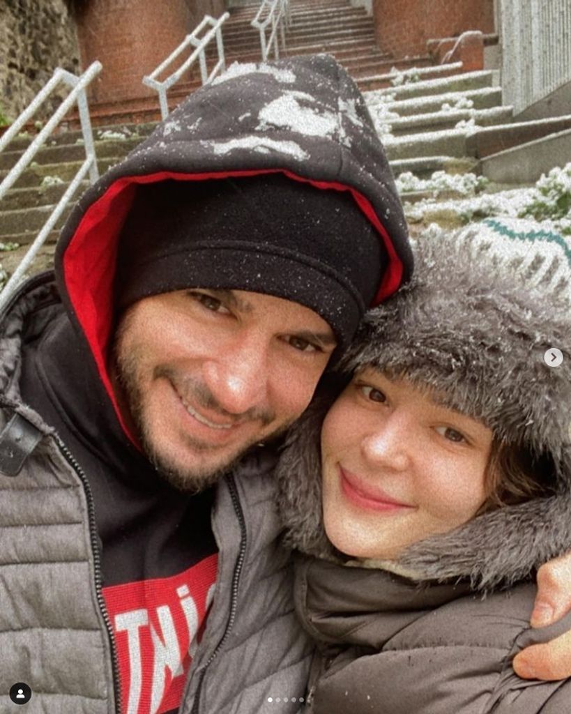 Oyuncu çift Yıldız Çağrı Atiksoy ve Berk Oktay nişanlandı 4