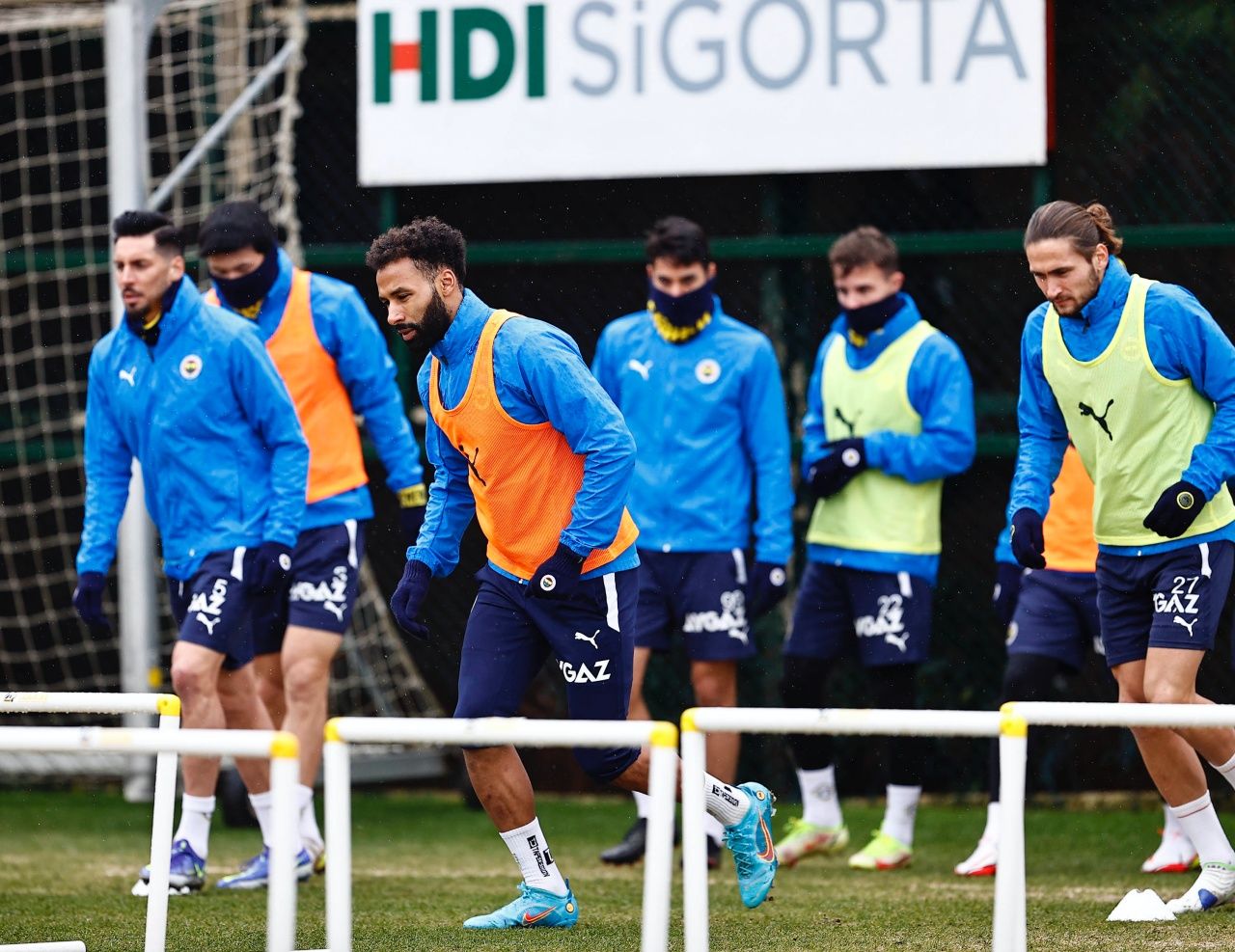 Fenerbahçe'ye geri dönen Ozan Tufan Sarı-Lacivertli takımla ilk idmanına çıktı 4