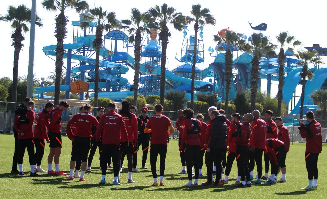 Batefemi Gomis, Erick Pulgar, Inaki Pena ve Semih Kaya ilk antrenmanlarında... 8