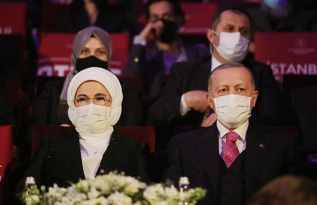 Cumhurbaşkanı Erdoğan ve eşi Emine Erdoğan'a sanat camiasının ünlü isimlerinden 'geçmiş olsun' mesajları yağdı 3