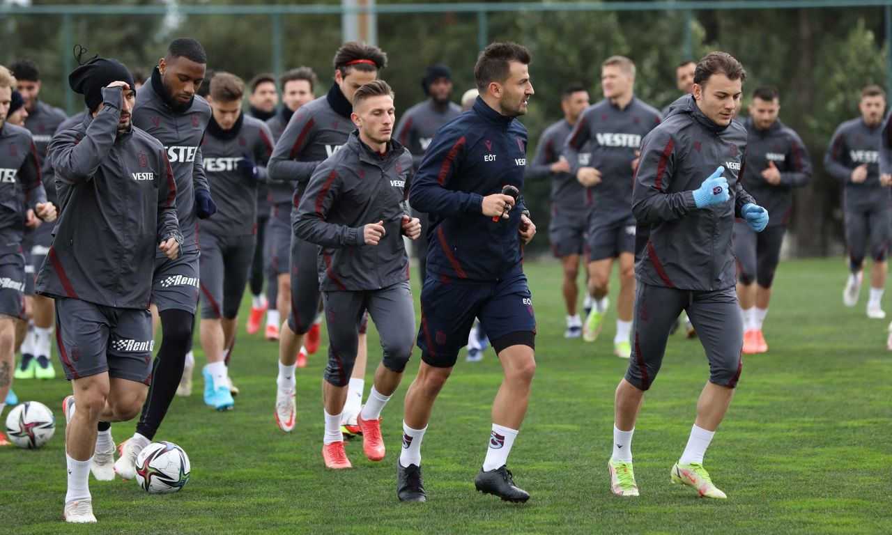 Trabzonspor'un yeni transferi Emrehan Gedikli ilk antrenmanına çıktı 4