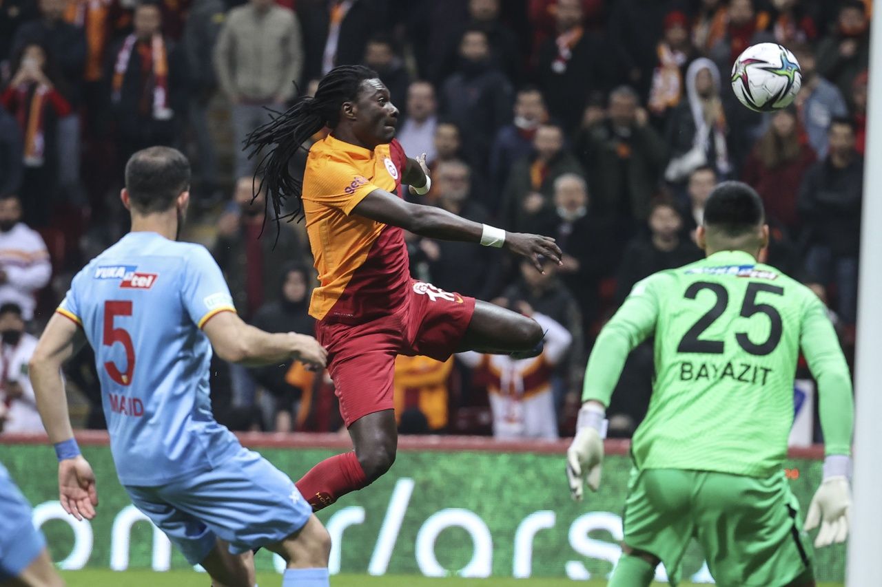 Bafetimbi Gomis,  1.273 gün sonra Galatasaray formasıyla sahaya çıktı 6