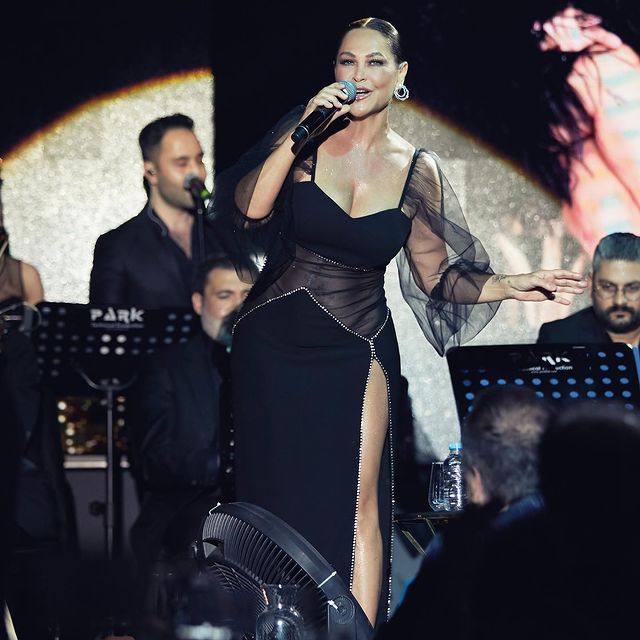 Hülya Avşar düzgün fiziğiyle genç kızlara taş çıkarttı 6