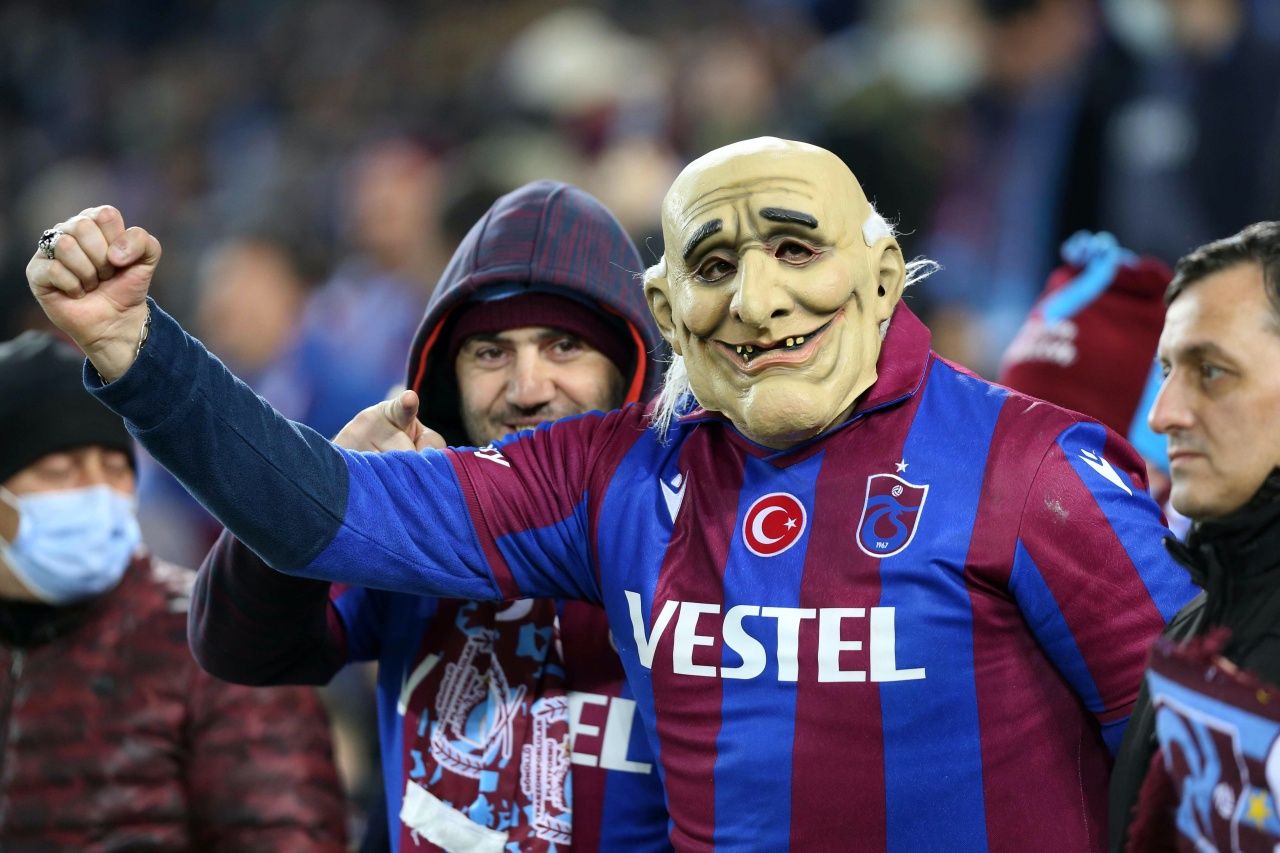 Taraftar çıldırdı şampiyonluk istiyor... Trabzonspor-Konyaspor maçından notlar 5
