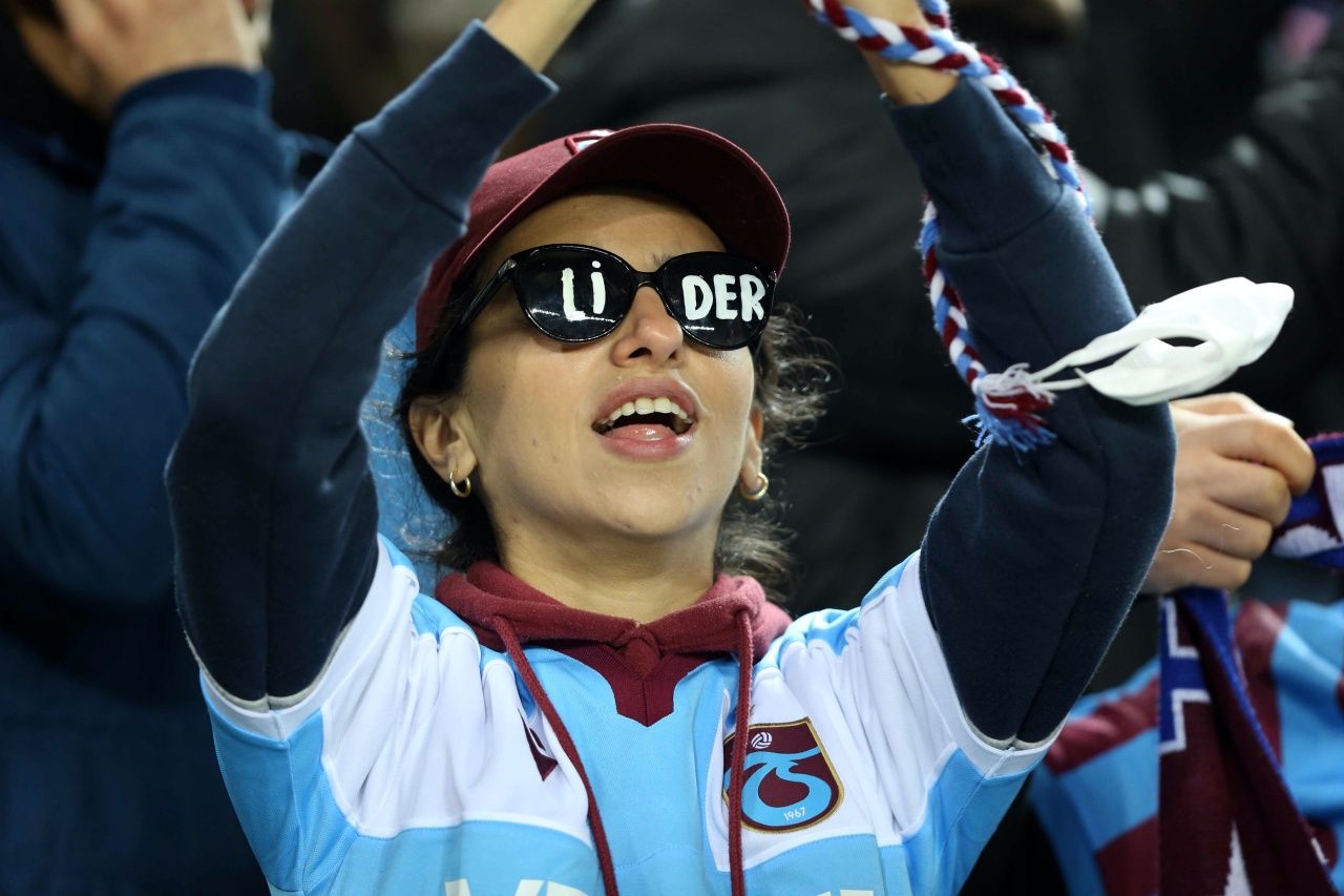 Taraftar çıldırdı şampiyonluk istiyor... Trabzonspor-Konyaspor maçından notlar 3