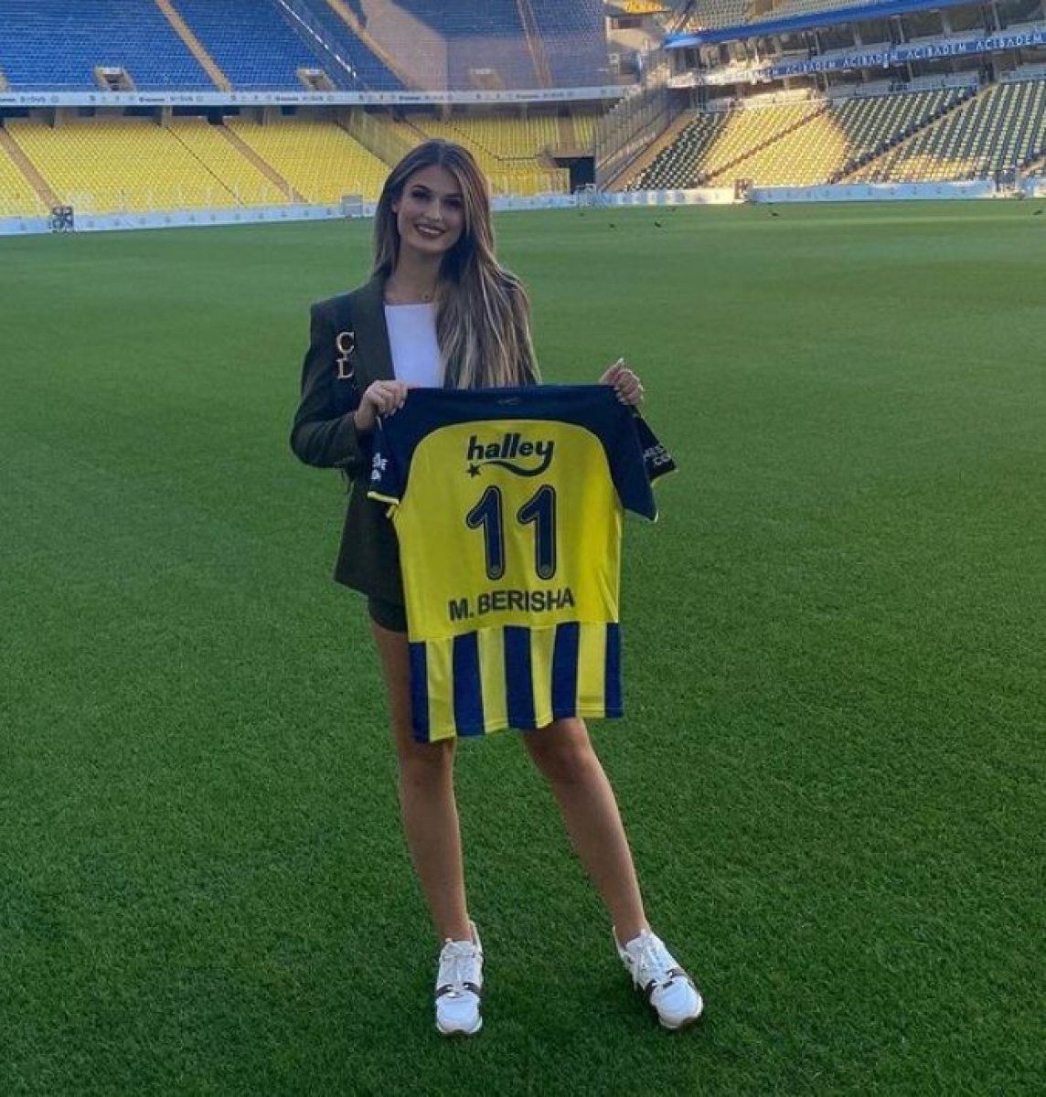 Vesa Berisha'yı çıldırtan yorum! Kocasını eleştiren bir Fenerbahçe taraftarına sosyal medyada ateş püskürdü 1