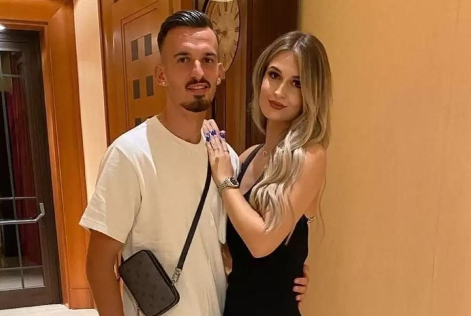 Vesa Berisha'yı çıldırtan yorum! Kocasını eleştiren bir Fenerbahçe taraftarına sosyal medyada ateş püskürdü 3