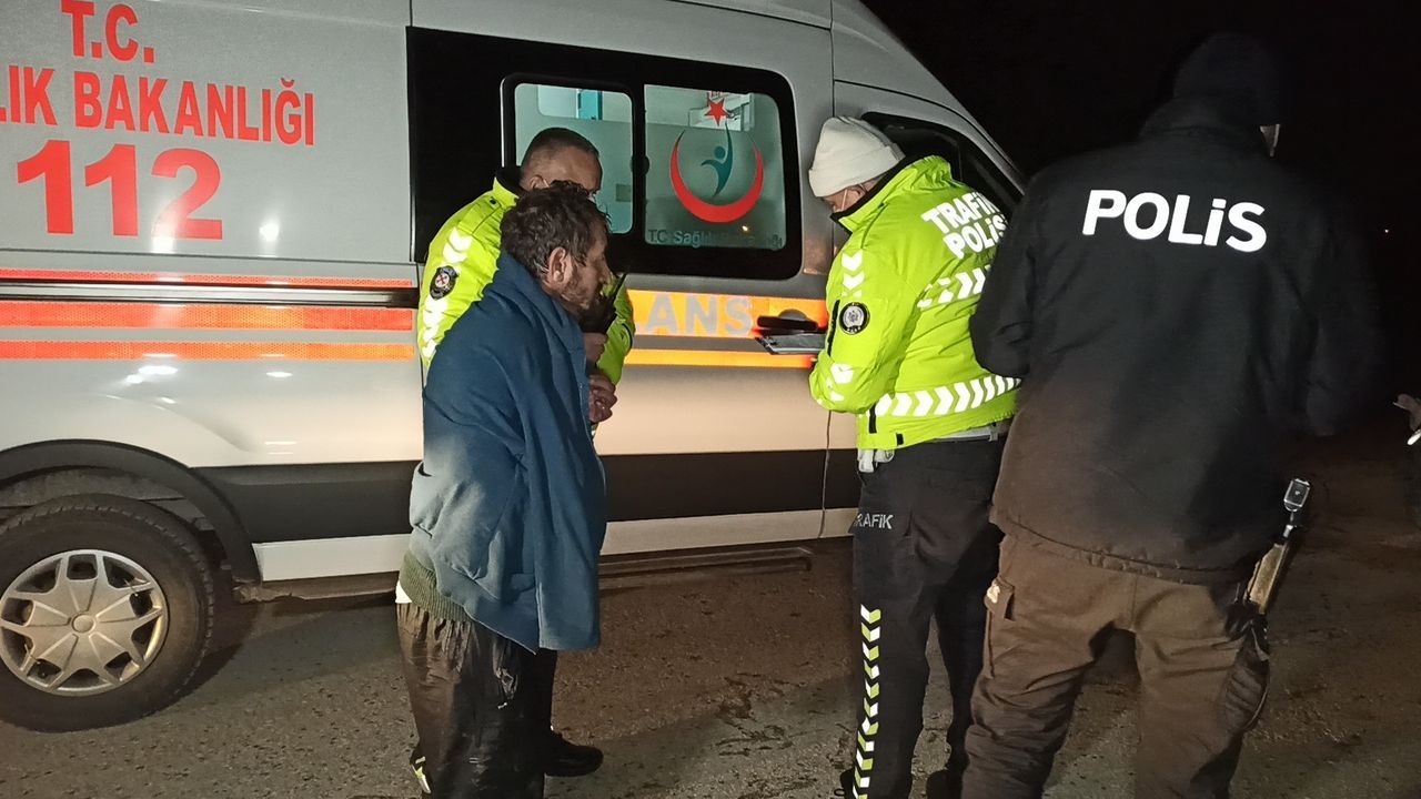 Köprünün üzerinden takla atan otomobil dereye uçtu: 3 yaralı 6