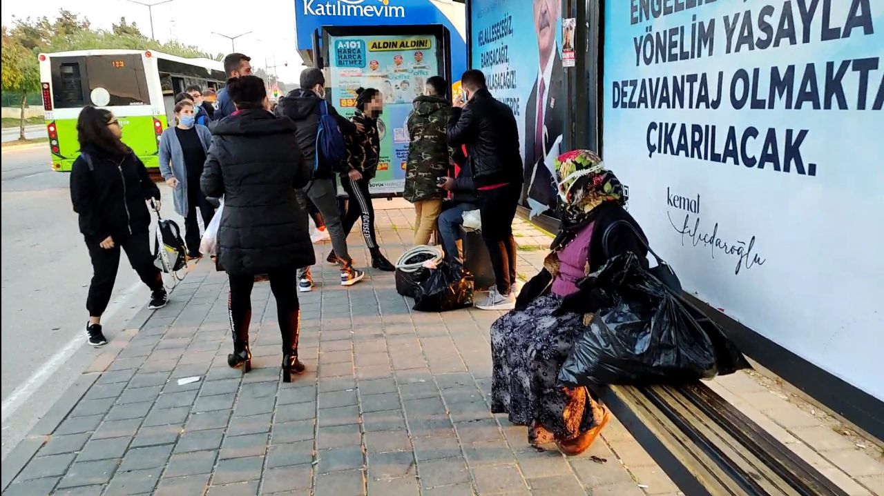 Adana'da otobüs durağında taciz kavgası: 'Bana dokundun' diyerek tekmeledi! 7