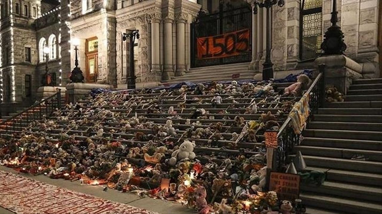 Topraktan çocuk iskeleti fışkırıyor! Kanada'daki kilise okullarında 54 yeni kayıtsız mezar bulundu 13