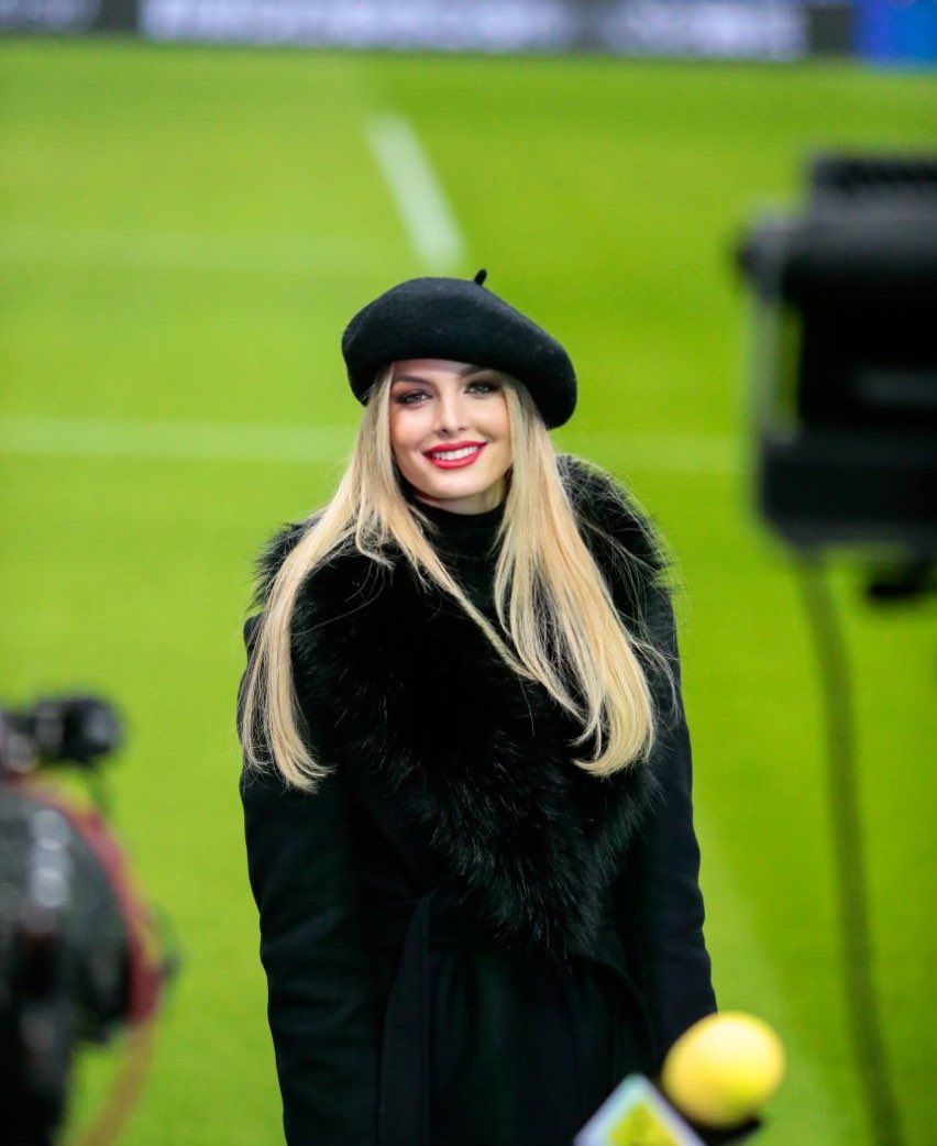 İtalyan sunucu Cindy Marina,  Fenerbahçe TV'yle proje hazırlığında 17