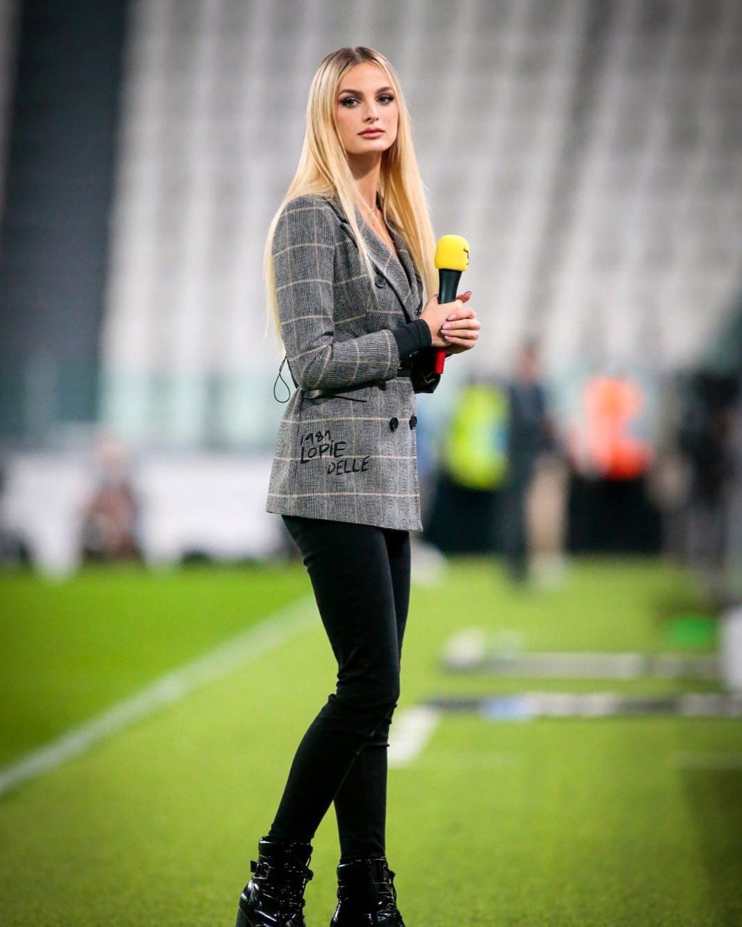 İtalyan sunucu Cindy Marina,  Fenerbahçe TV'yle proje hazırlığında 6