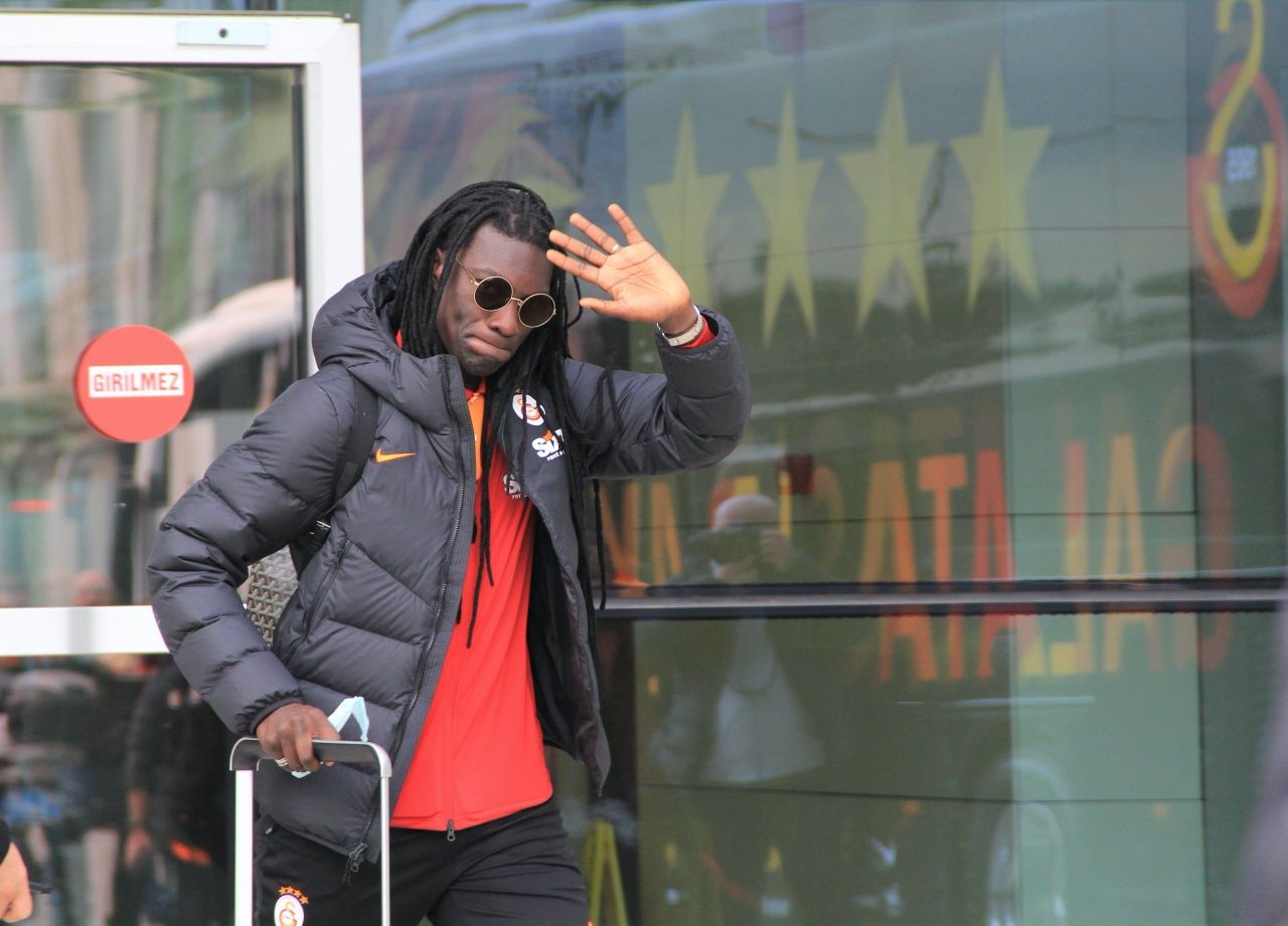 Galatasaray'ı Göztepe maçı öncesi İzmir'de az sayıda taraftar karşıladı... 1