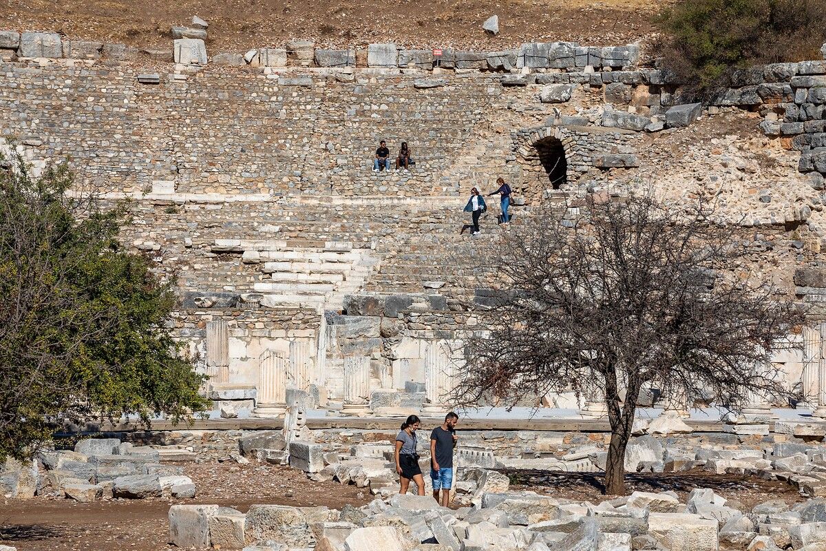Türkiye sınırları içinde mutlaka görülmesi gereken tarihi yerlerden biri: Efes Antik Kenti 5