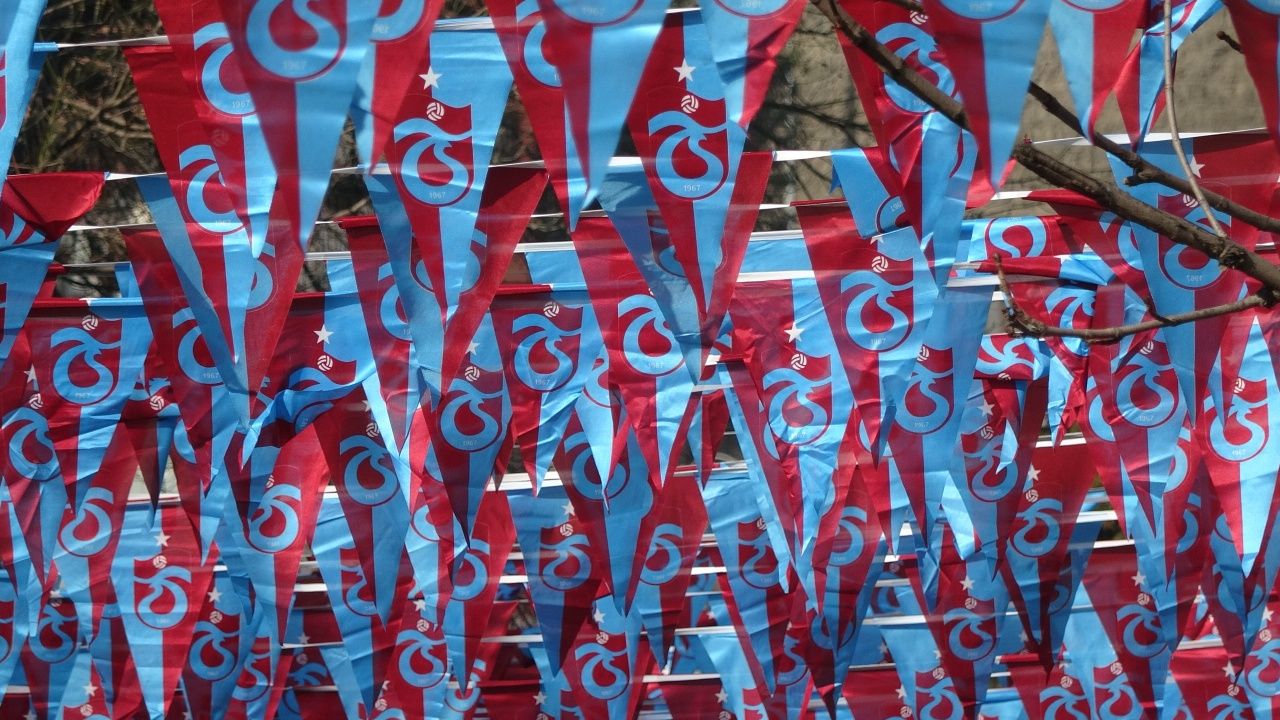 Trabzon'da şampiyonluk provaları... Taraftarlar şehri süslemeye başladı 1