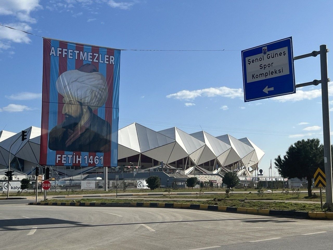 Trabzon'da şampiyonluk provaları... Taraftarlar şehri süslemeye başladı 4