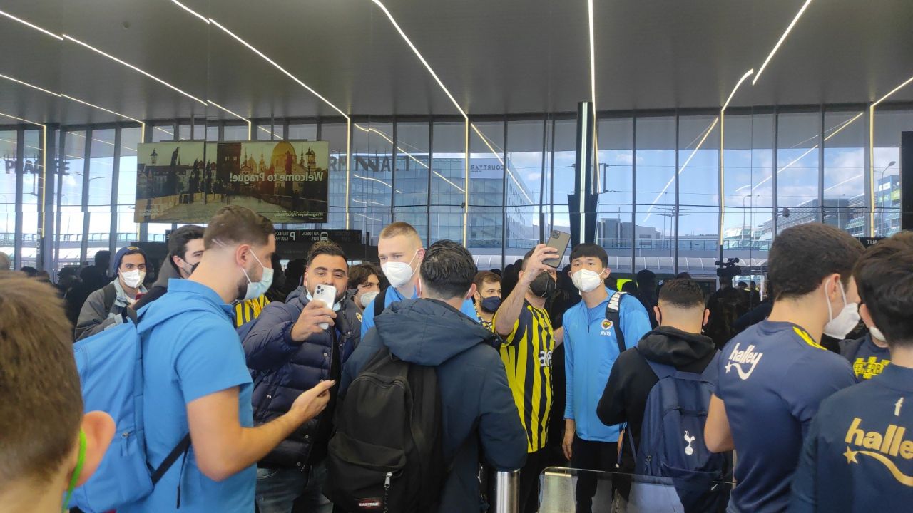 Fenerbahçe kafilesi Prag'da... 3