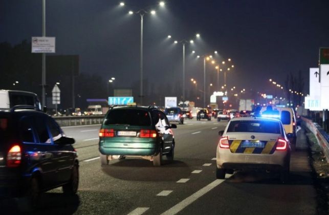 Rusya'nın roket saldırıları sonrası Kiev halkı şehri terk ediyor: İşte kriz bölgesinden gelen son görüntüler... 4