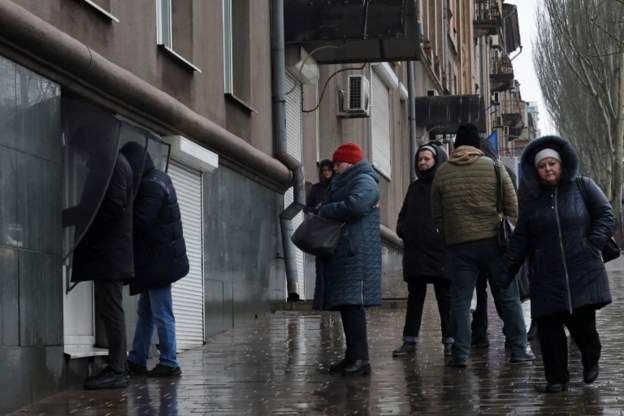 Rusya'nın roket saldırıları sonrası Kiev halkı şehri terk ediyor: İşte kriz bölgesinden gelen son görüntüler... 5