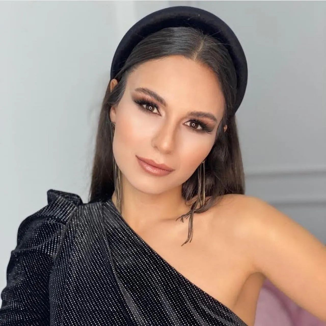 Bir Zamanlar Çukurova Dizisinin Yıldızı Hazin Bir Sonla Ayrılmıştı! Yeni Projesi Ortaya Çıktı! 9