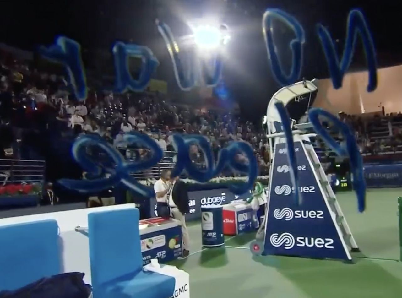 Andrey Rublev canlı yayın kamerasına "Savaşa Hayır, lütfen" yazdı 2