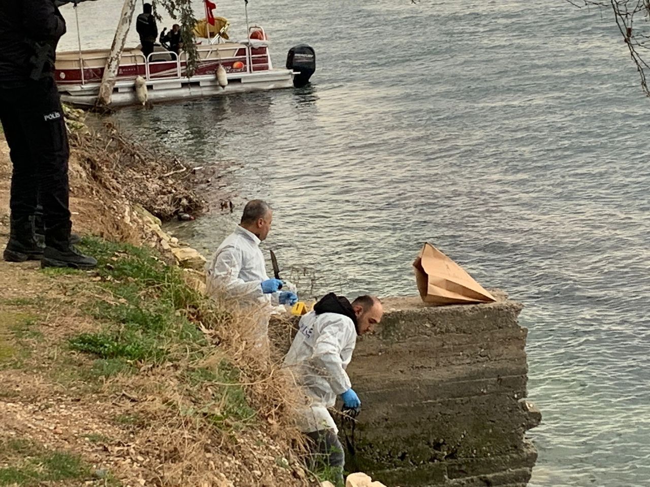 Fırat Nehri'nde çocuk cesedi bulundu! Vücudunda bıçak izleri var 1