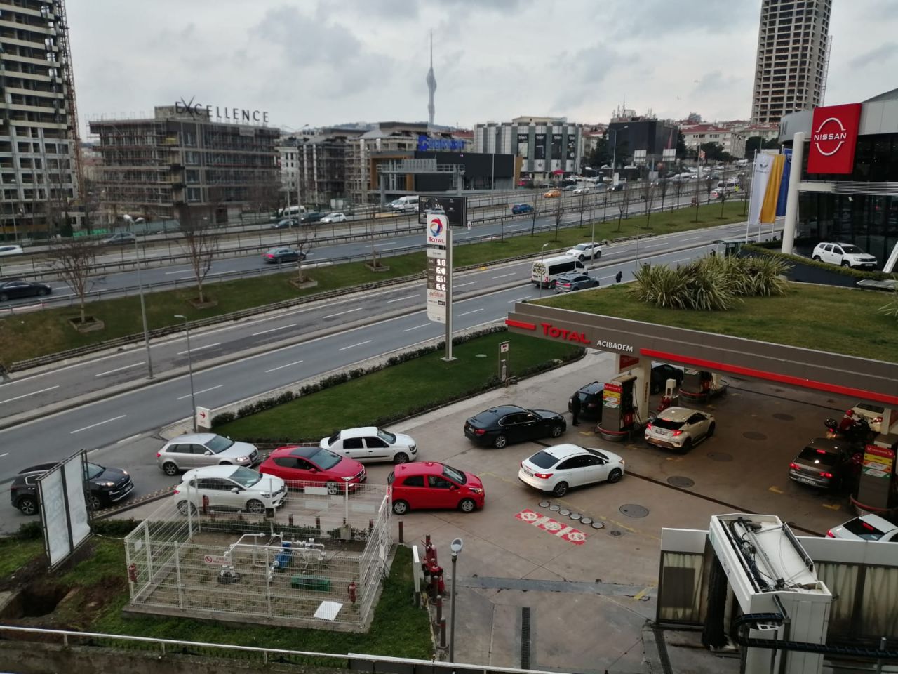 Akaryakıta zam geldi, araç sahipleri istasyonlara koştu 2