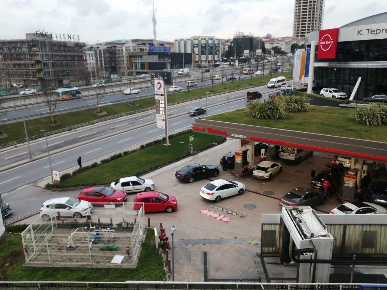 Akaryakıta zam geldi, araç sahipleri istasyonlara koştu 3