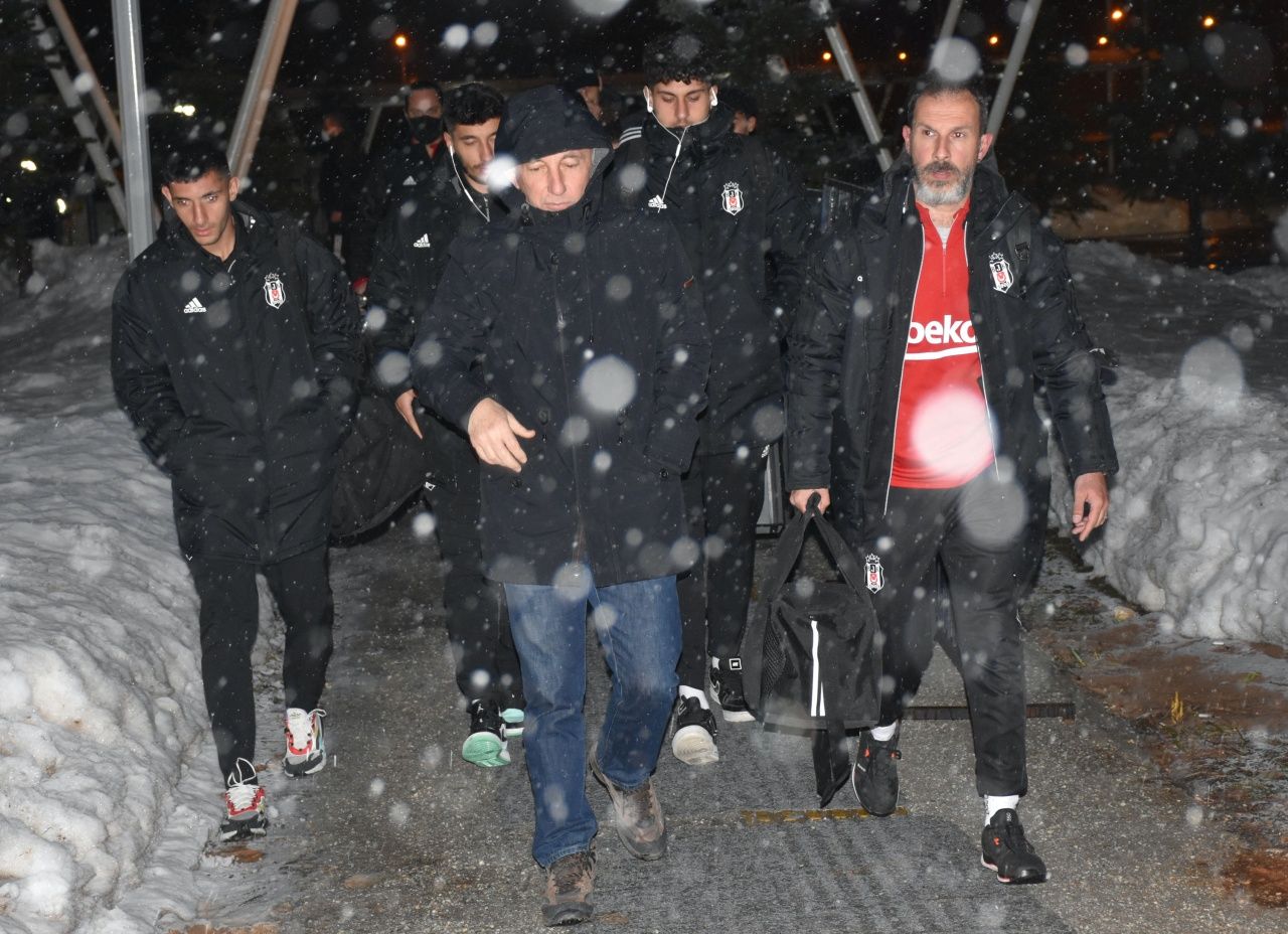 Beşiktaş kafilesi Sivas'a zor ulaştı! Yoğun sis nedeniyle 3 saat rötar... 6
