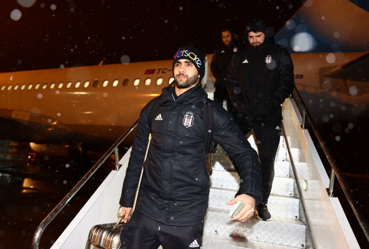 Beşiktaş kafilesi Sivas'a zor ulaştı! Yoğun sis nedeniyle 3 saat rötar... 3