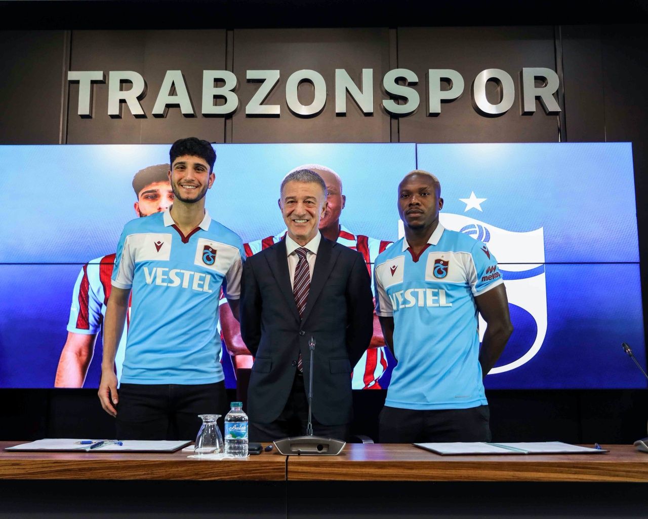 Jean Evrard Kouassi'nin imza törenindeki forma esprisi kırdı geçirdi... 3