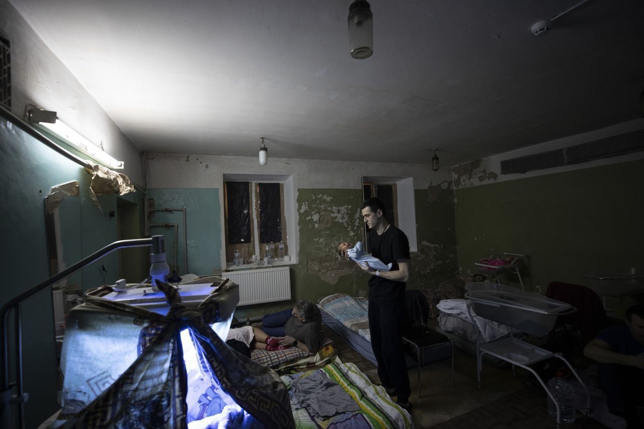Rusya'nın saldırdığı Ukrayna'da bebekler sığınaklarda doğuyor 6