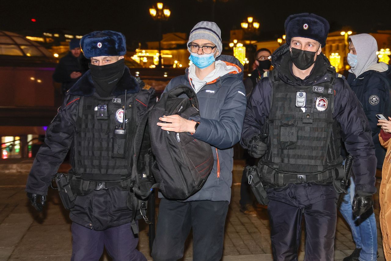 Rusya'da savaş karşıtlarının protesto eylemlerinde 7. gün: 7 bin 500 gözaltı 19