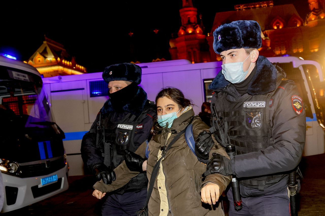 Rusya'da savaş karşıtlarının protesto eylemlerinde 7. gün: 7 bin 500 gözaltı 21
