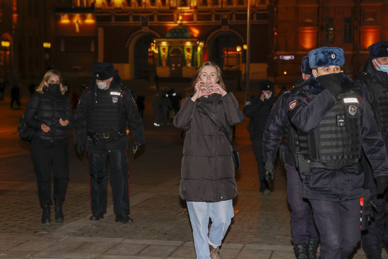Rusya'da savaş karşıtlarının protesto eylemlerinde 7. gün: 7 bin 500 gözaltı 28