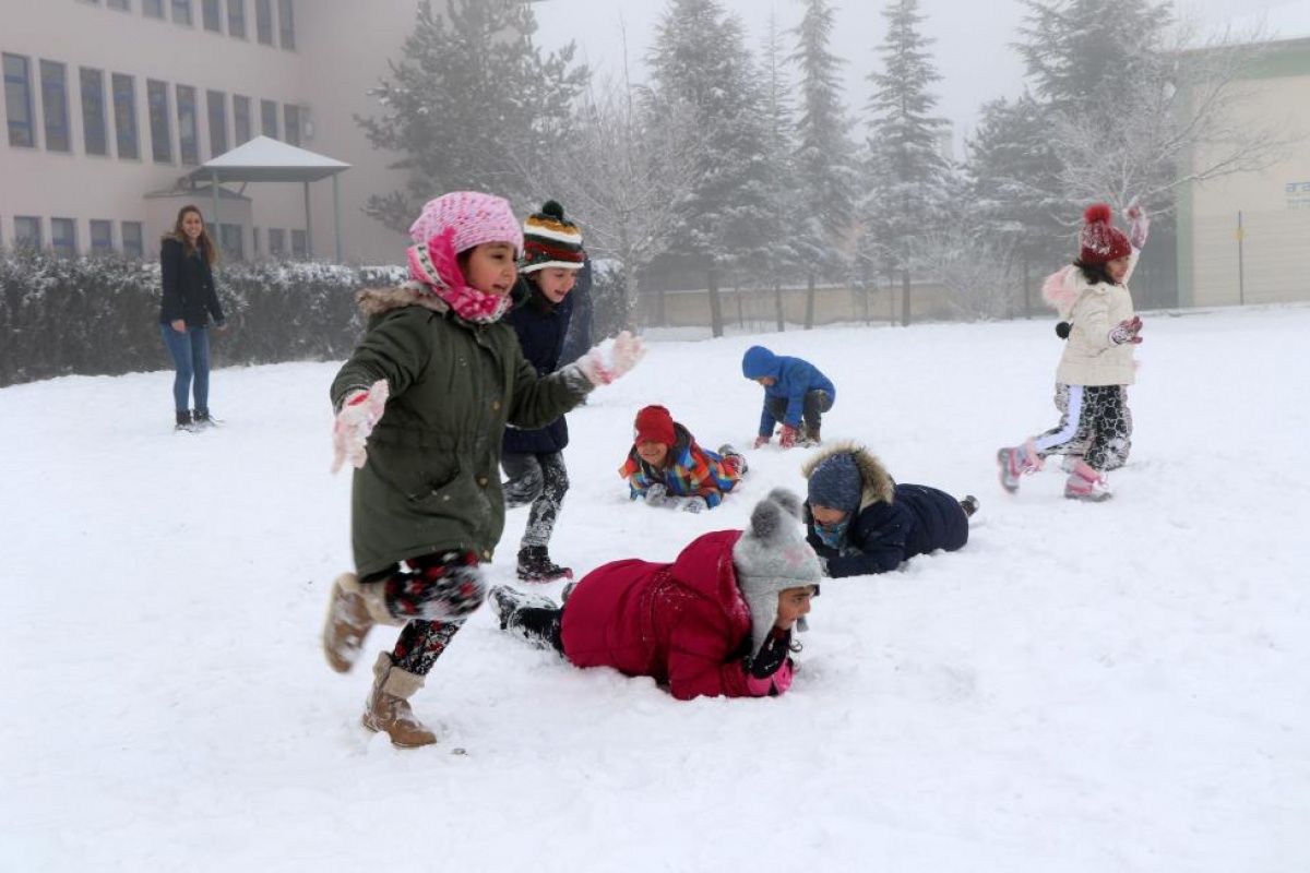 Baharı beklerken kar geldi: 9 ilde okullar tatil edildi! 1