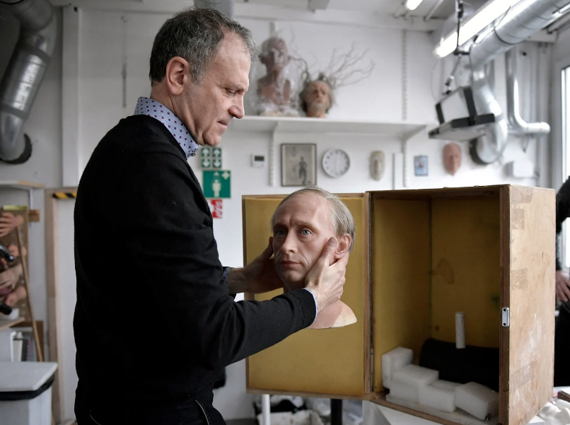 Vladimir Putin'in balmumu heykeli Paris müzesinden kaldırıldı 3