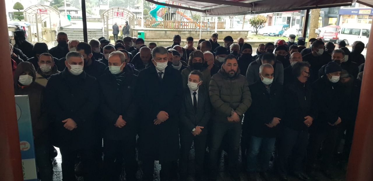 “Şenol Birol Gol” ebediyete uğurlandı... Tabutuna Çaykur Rizespor forması örtüldü 5