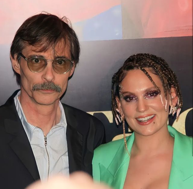 Farah Zeynep Abdullah, Bergen filminin galasında giydiği kıyafetine gelen eleştirilere yanıt verdi 6